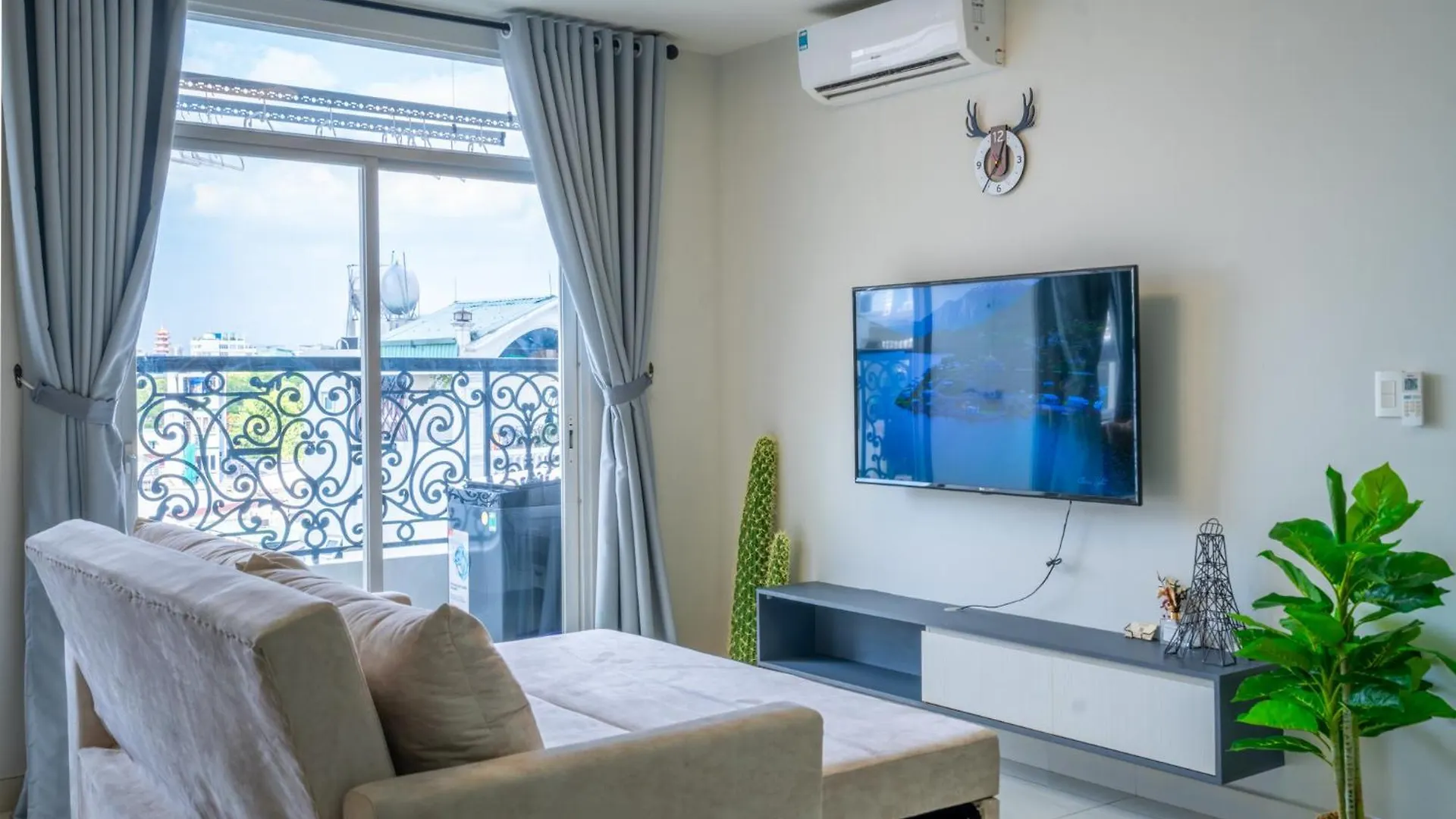 The Luxury Grand Riverside Apartment City Center Ho Chi Minh City 0*,