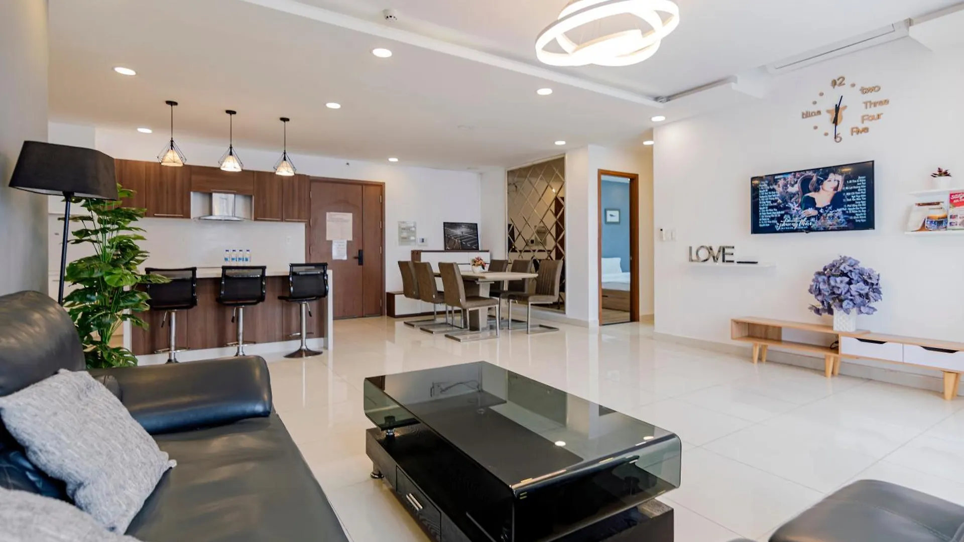 The Luxury Grand Riverside Apartment City Center Хошимин Вьетнам